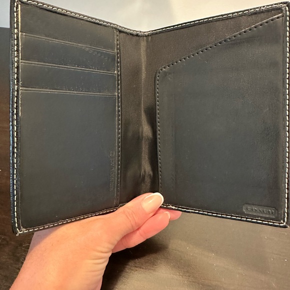 COACH passport wallet - Picture 4 of 4